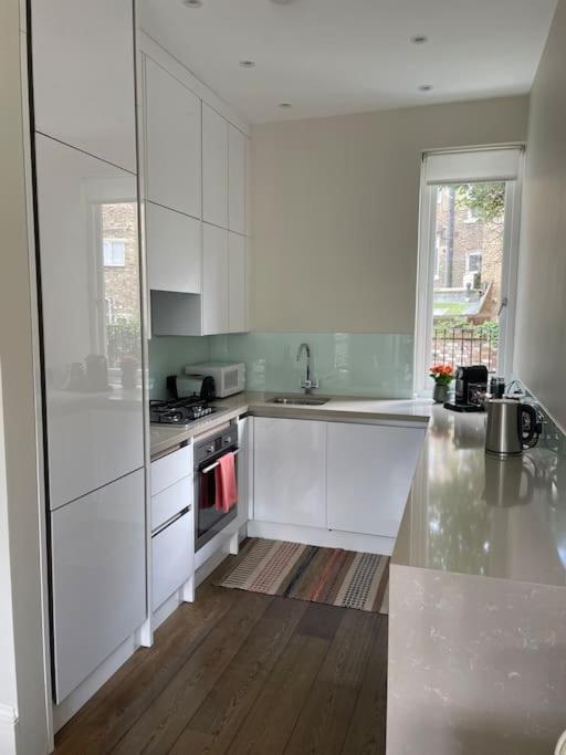 Stylish 3-Bedroom Flat In Kensington Лондон Экстерьер фото