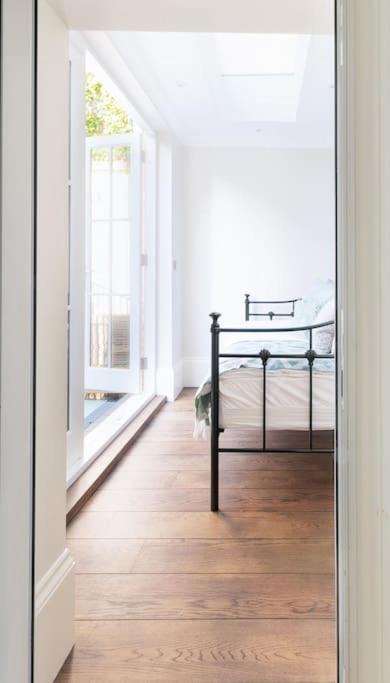 Stylish 3-Bedroom Flat In Kensington Лондон Экстерьер фото