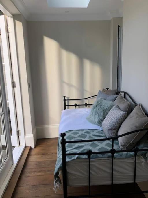 Stylish 3-Bedroom Flat In Kensington Лондон Экстерьер фото